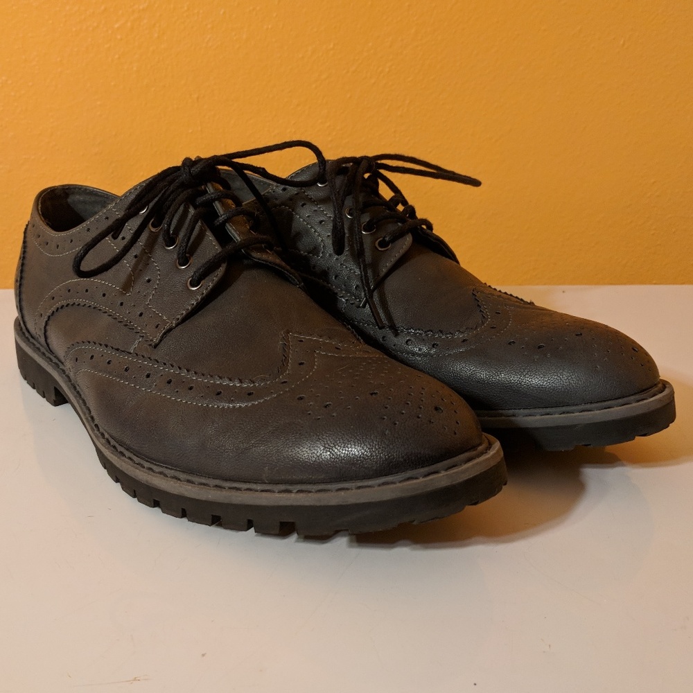 Marc Anthony wing-tipped dress shoes